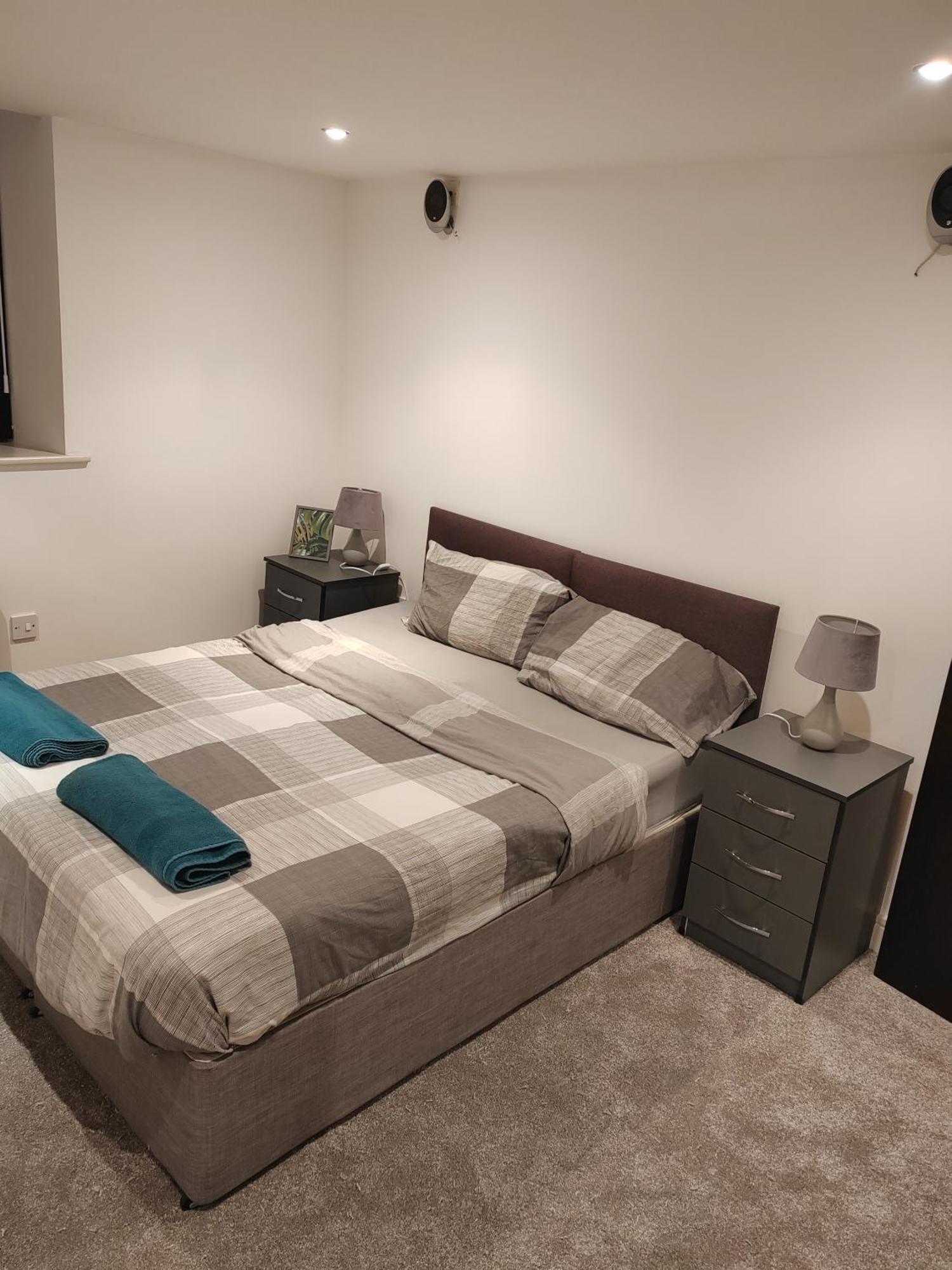 Lovely 1 Bedroom Apartment With Free Parking & Gym Kirkburton Exterior photo