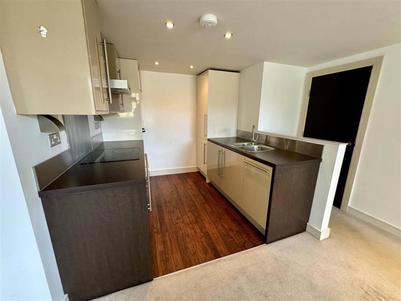 Lovely 1 Bedroom Apartment With Free Parking & Gym Kirkburton Exterior photo